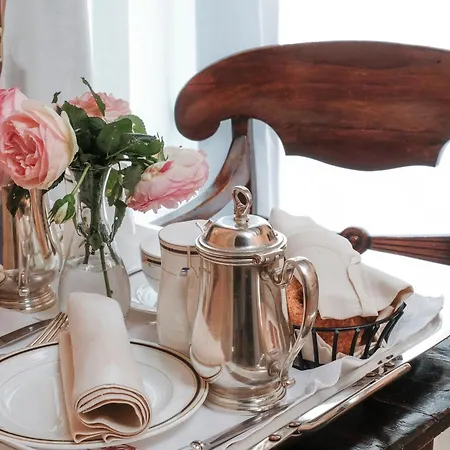 Il Falconiere Relais & מלון
