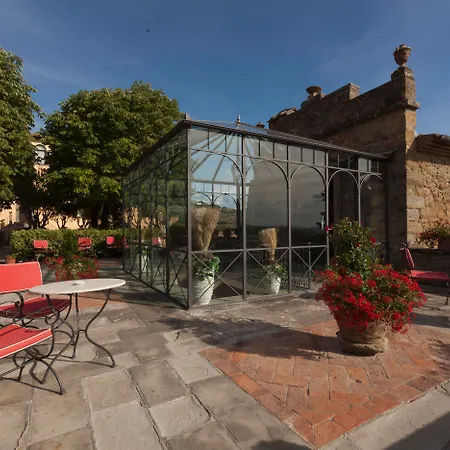 Il Falconiere Relais & 5* コルトーナ